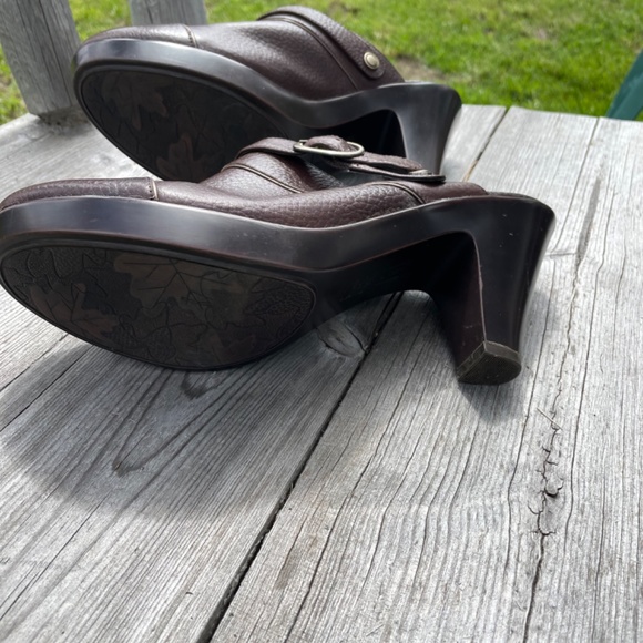 Heels - Picture 2 of 3